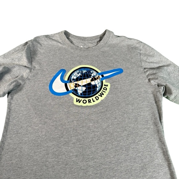 Nike Shirt Men's Size Small Gray Worldwide Globe Short Sleeve Swoosh Crew Neck - Picture 2 of 9
